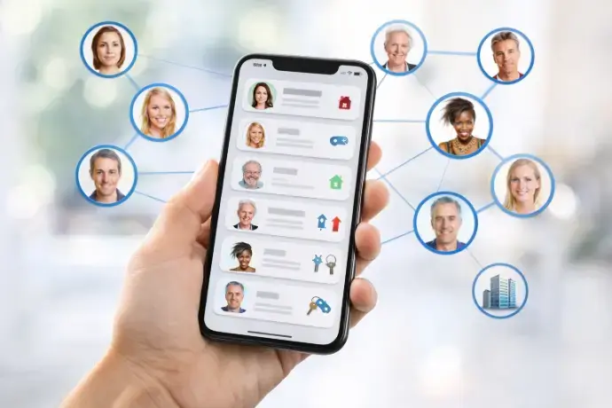 Persona monetizando sus contactos inmobiliarios